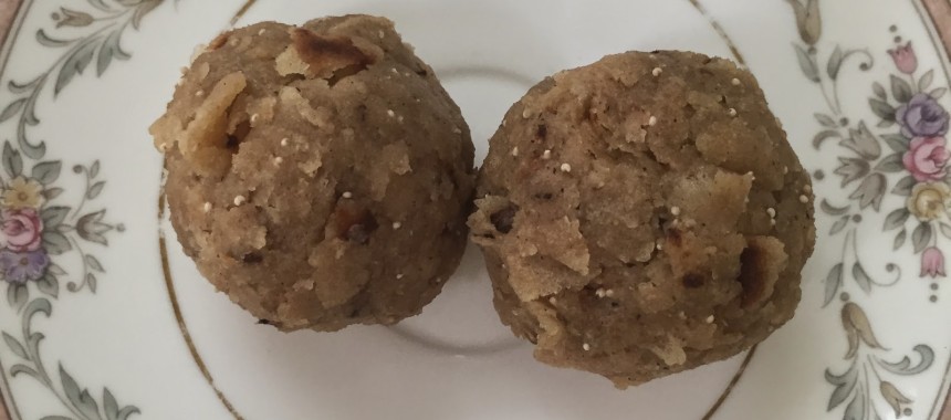 Chapati Ladoo Recipe (Policha Ladoo)